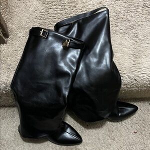 Elegant Black Leather Women's Boots